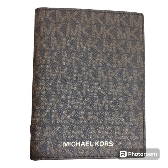 Michael Kors Other - Michael Kors Passport Holder